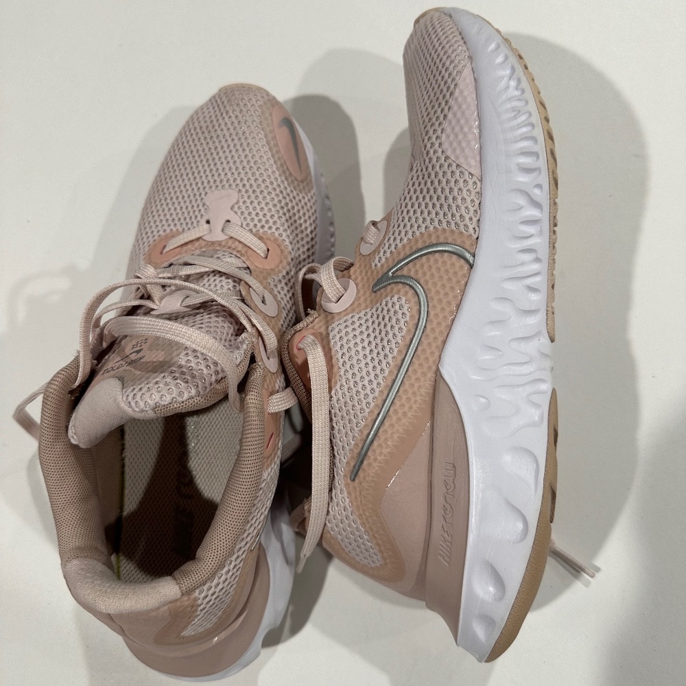 Nike Renew Run Women's Shoes Size 8.5.